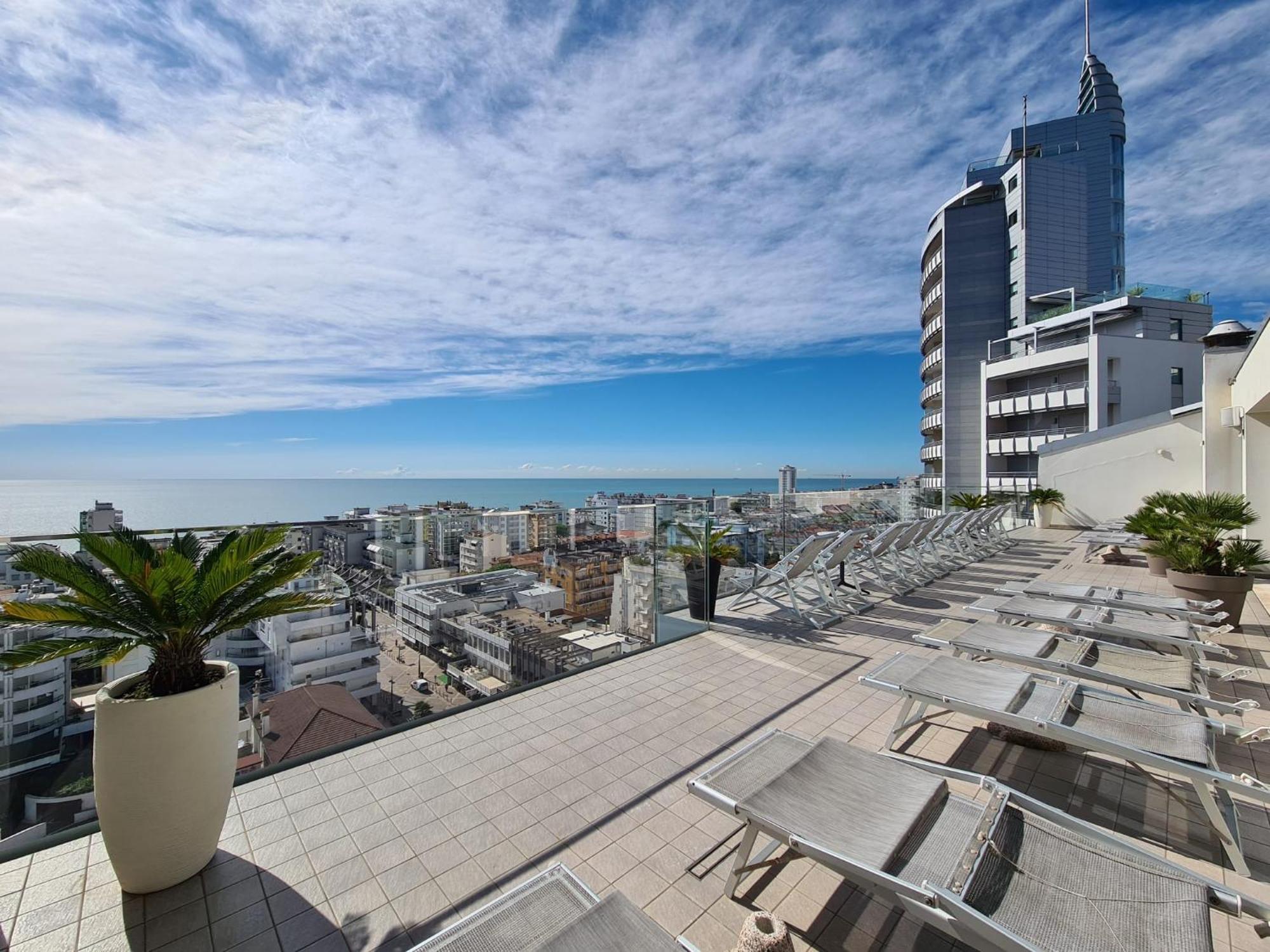 Hesperia Hotel & Residence Lido di Jesolo Bagian luar foto