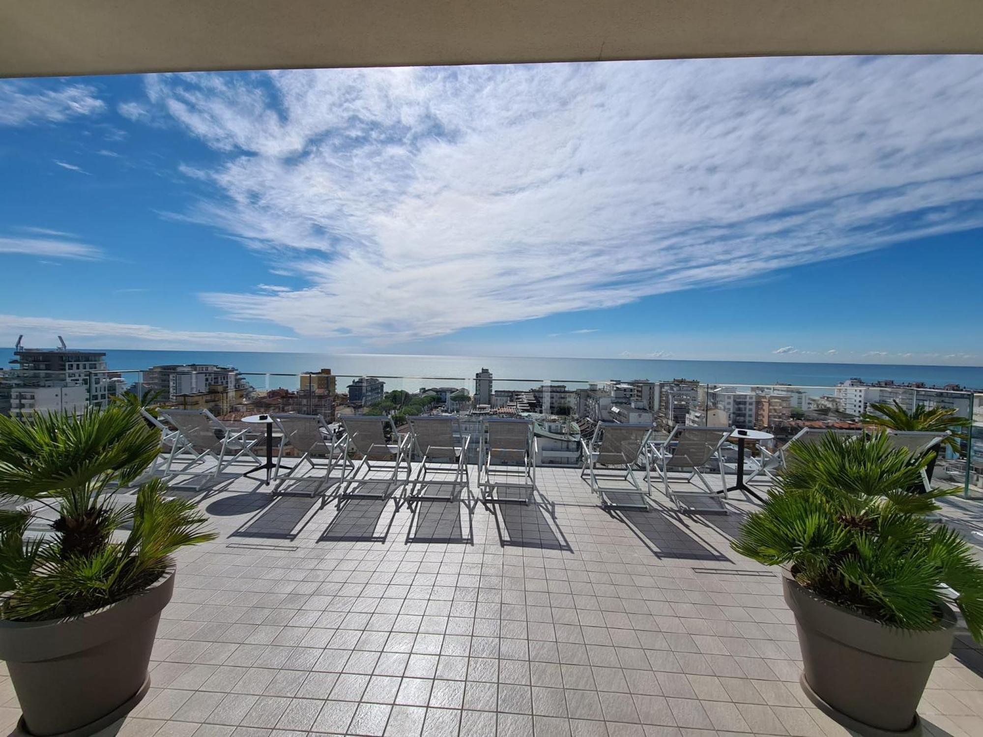 Hesperia Hotel & Residence Lido di Jesolo Bagian luar foto