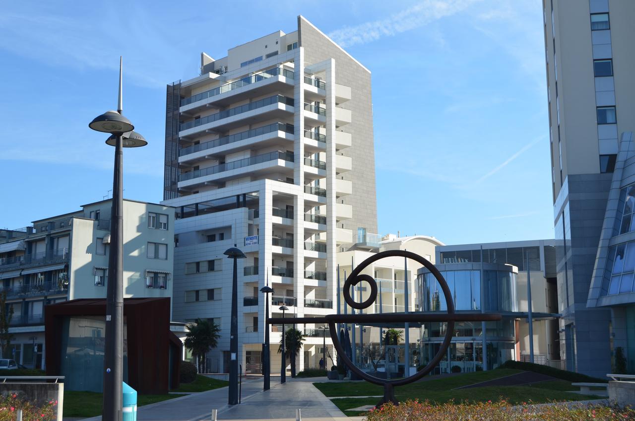 Hesperia Hotel & Residence Lido di Jesolo Bagian luar foto