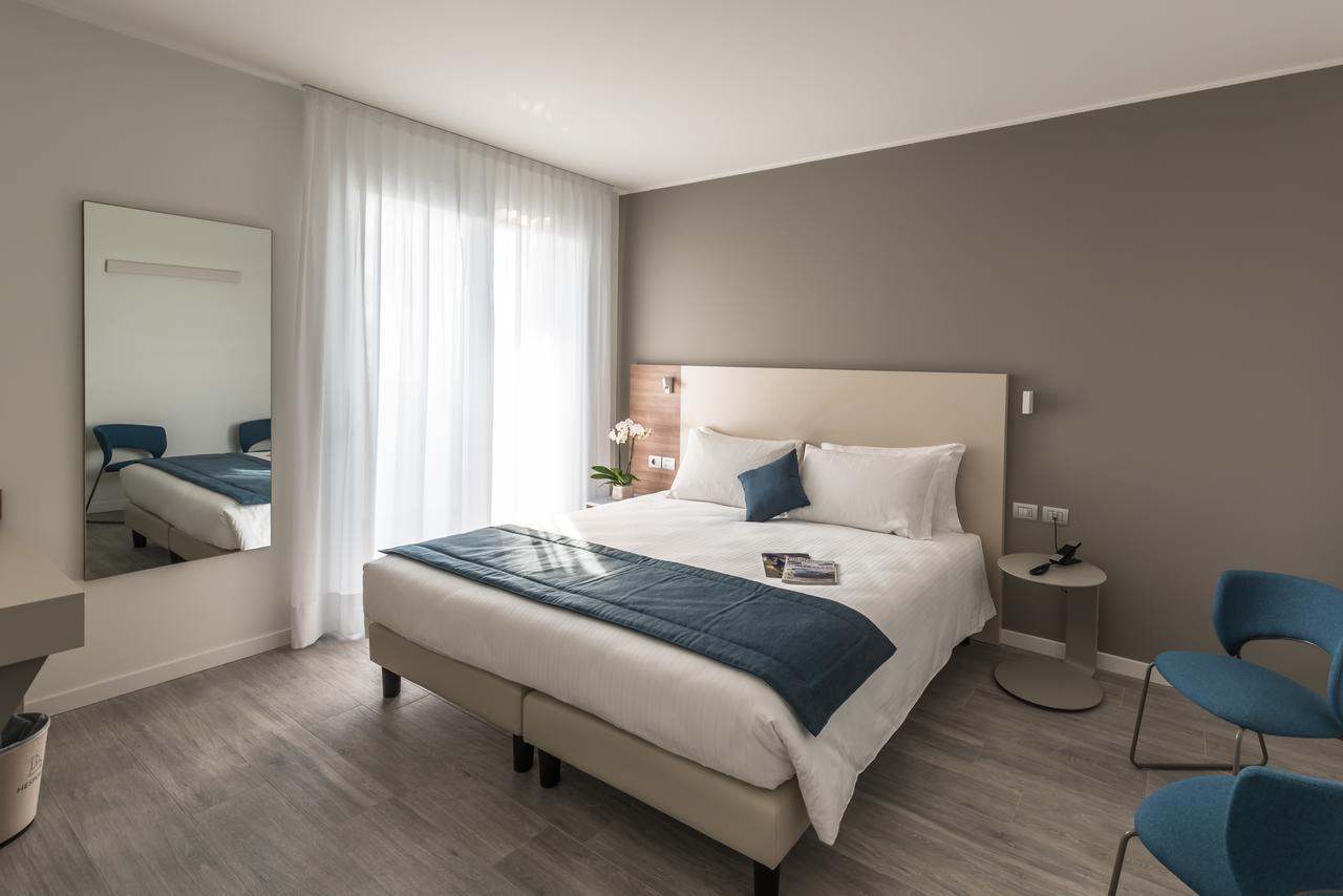 Hesperia Hotel & Residence Lido di Jesolo Bagian luar foto